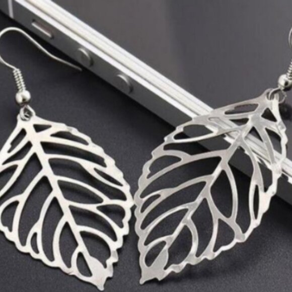 Drop Leaf Earrings - Picture 1 of 3